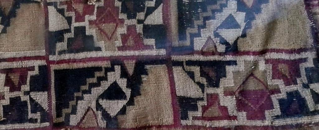 An example of Inca textiles that shows the importance of geometric designs to Inca art.